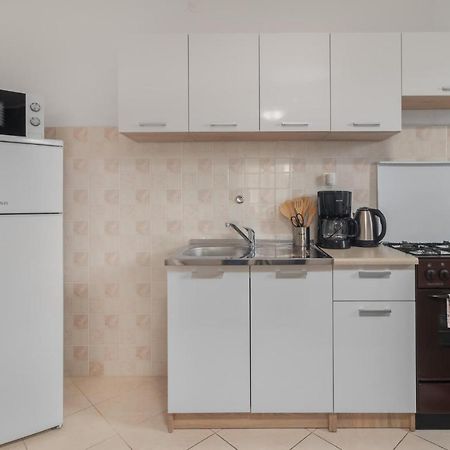 2 Bedroom Stunning Apartment In Нови Винодолски Екстериор снимка