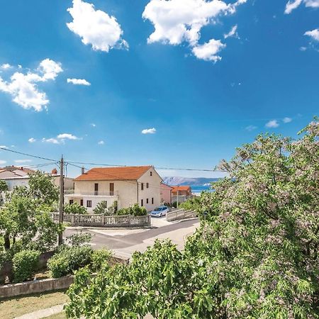 2 Bedroom Stunning Apartment In Нови Винодолски Екстериор снимка