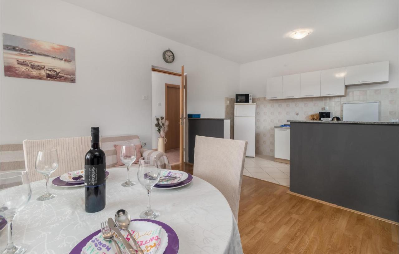 2 Bedroom Stunning Apartment In Нови Винодолски Екстериор снимка