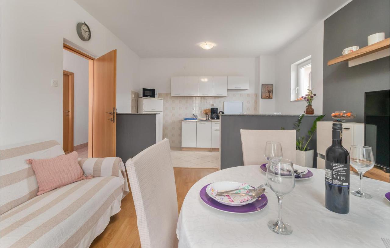 2 Bedroom Stunning Apartment In Нови Винодолски Екстериор снимка