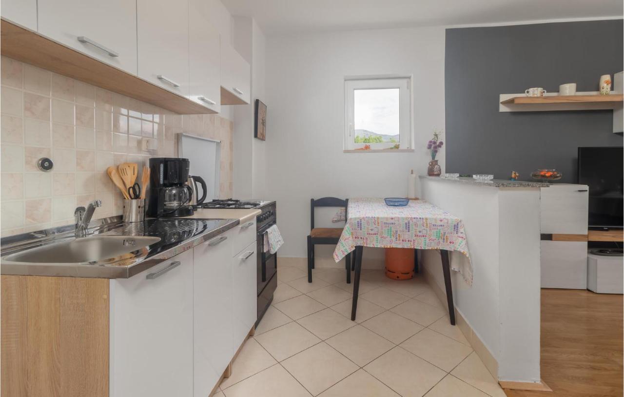 2 Bedroom Stunning Apartment In Нови Винодолски Екстериор снимка